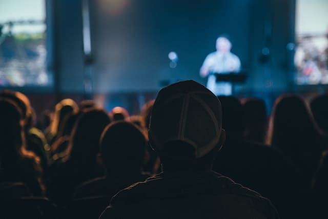 Conferencias y ponencias sobre marketing y motores de búsqueda